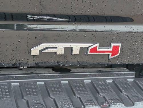 Onyx Black 2024 GMC Sierra 2500 AT4