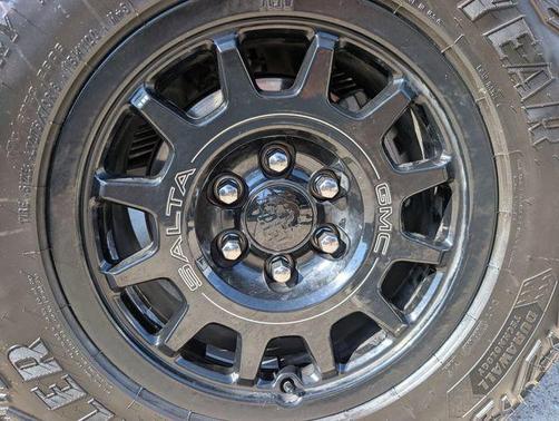 Sterling Metallic 2023 GMC Sierra 1500 AT4X