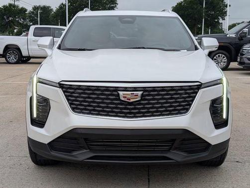 Crystal White Tricoat 2024 Cadillac XT4 Luxury