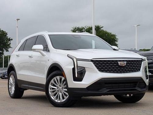 Crystal White Tricoat 2024 Cadillac XT4 Luxury