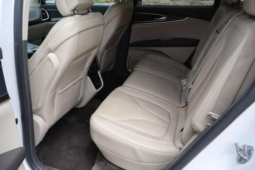 White Platinum Metallic Tri-Coat 2016 Lincoln MKX Reserve