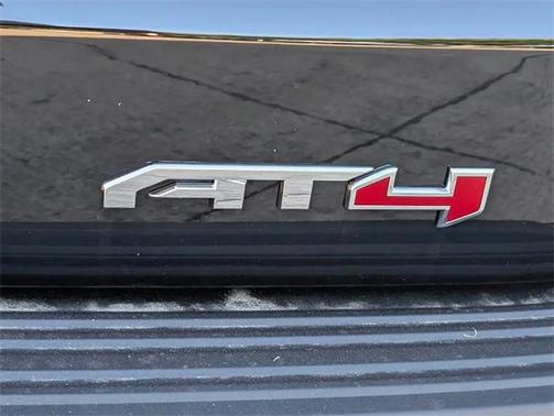 2025 GMC Yukon 4WD AT4