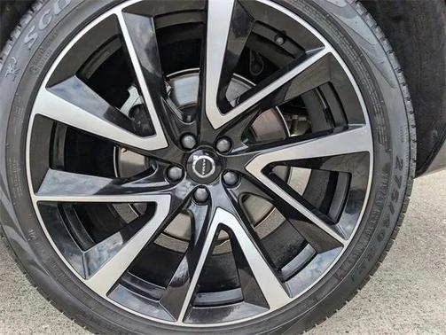 2024 Volvo XC90 B6 Ultimate Bright Theme 7-Seater