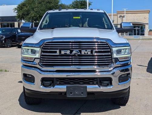 Bright White Clearcoat 2019 RAM 2500 Laramie Crew Cab 4x4 6'4' Box