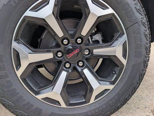 Summit White 2026 GMC Yukon 4WD AT4