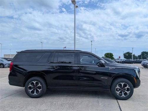 2025 GMC Yukon XL 4WD AT4