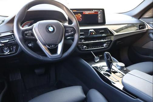 Alpine White 2023 BMW 530 i