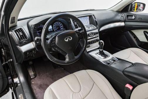 2014 INFINITI Q60 Sport