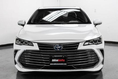 2020 Toyota Avalon Hybrid XLE