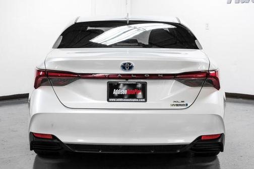 2020 Toyota Avalon Hybrid XLE