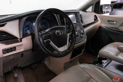 2017 Toyota Sienna XLE