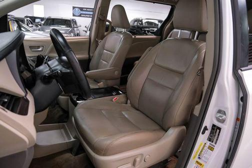 2017 Toyota Sienna XLE