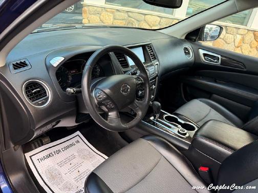 2020 Nissan Pathfinder SV