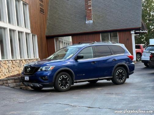 2020 Nissan Pathfinder SV
