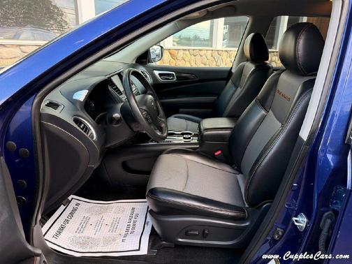 2020 Nissan Pathfinder SV