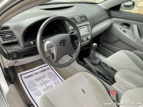 Photo 4 of 32 of 2011 Toyota Camry
