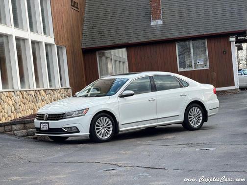 Pure White 2016 Volkswagen Passat 1.8T SE