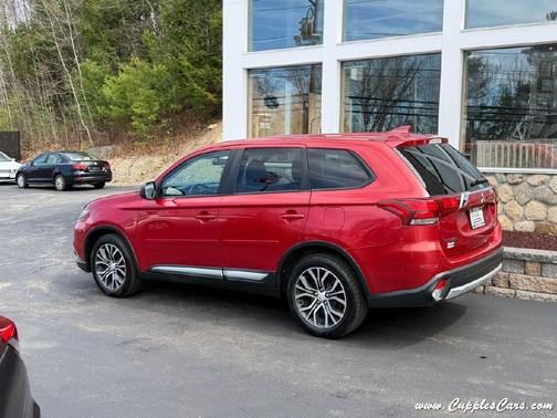 Red 2017 Mitsubishi Outlander ES
