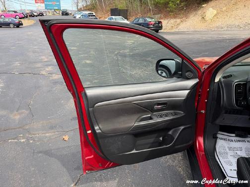 Red 2017 Mitsubishi Outlander ES