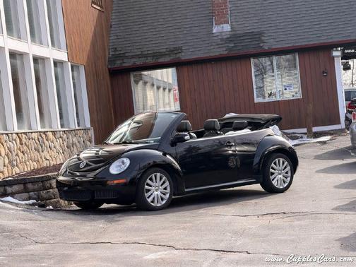 2010 Volkswagen New Beetle 
