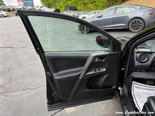 2017 Toyota RAV4 SE
