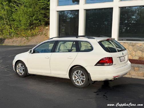 White 2011 Volkswagen Jetta SportWagen TDI