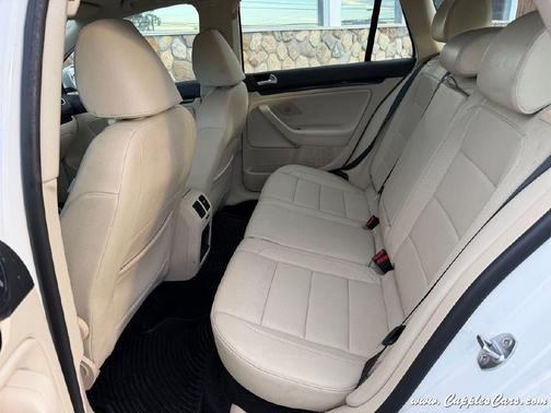 White 2011 Volkswagen Jetta SportWagen TDI