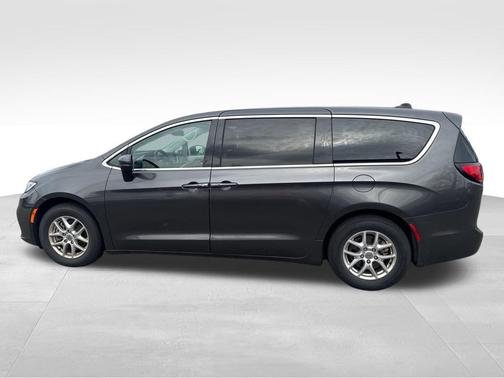 2023 Chrysler Pacifica Touring-L