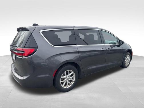 2023 Chrysler Pacifica Touring-L