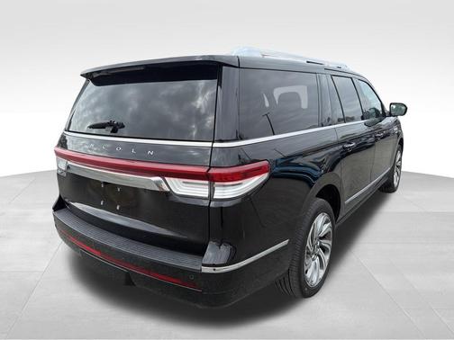 2023 Lincoln Navigator L Reserve
