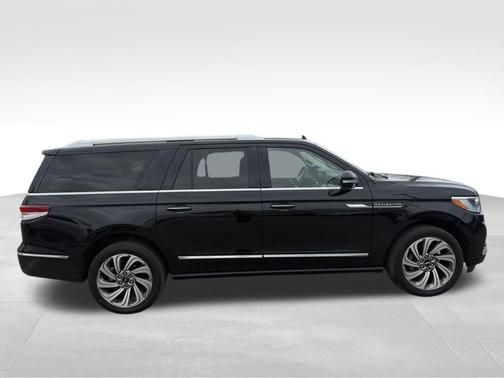 2023 Lincoln Navigator L Reserve