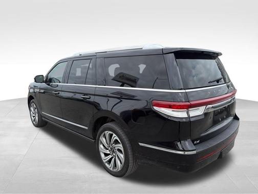 2023 Lincoln Navigator L Reserve