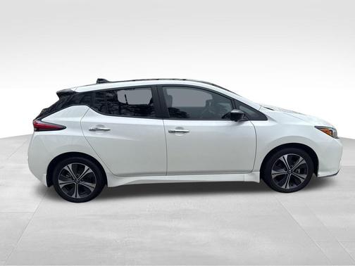 2022 Nissan Leaf SV PLUS