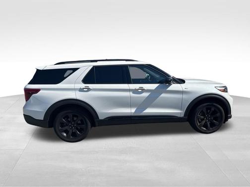 2024 Ford Explorer ST-Line
