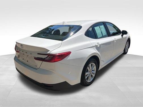 Wind Chill Pearl 2025 Toyota Camry LE