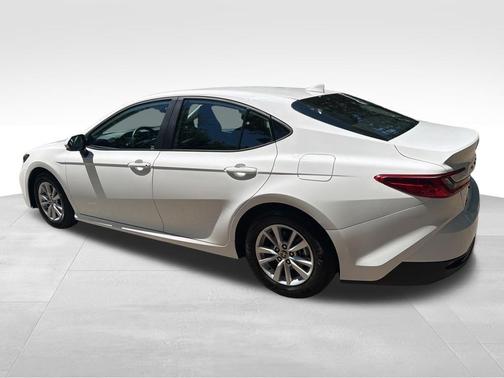 Wind Chill Pearl 2025 Toyota Camry LE