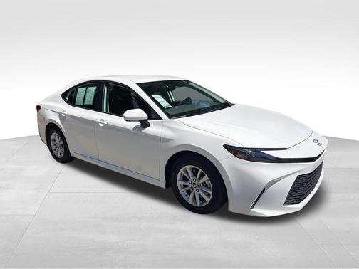 Wind Chill Pearl 2025 Toyota Camry LE