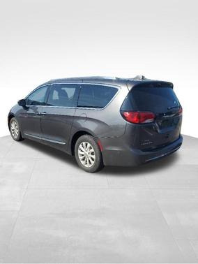 Granite Crystal Clearcoat Metallic 2018 Chrysler Pacifica Touring-L Plus