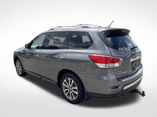 Gun Metallic 2016 Nissan Pathfinder SV