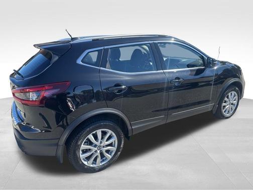 2022 Nissan Rogue Sport SV