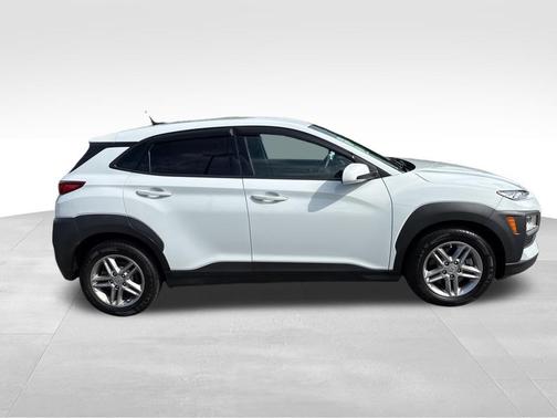 Chalk White 2021 Hyundai KONA SE