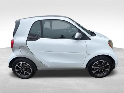 Arctic White 2016 smart ForTwo