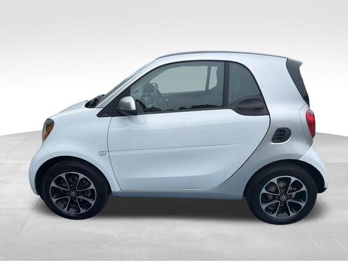 Arctic White 2016 smart ForTwo
