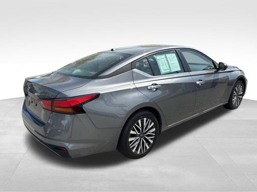Gun Metallic 2024 Nissan Altima 2.5 SV