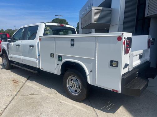Oxford White 2025 Ford F-250 XL
