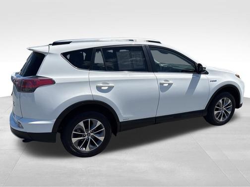 Super White 2018 Toyota RAV4 Hybrid XLE