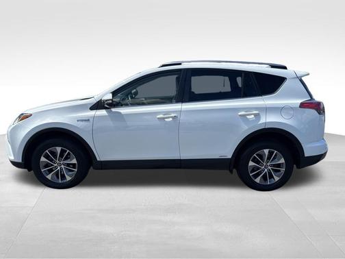 Super White 2018 Toyota RAV4 Hybrid XLE