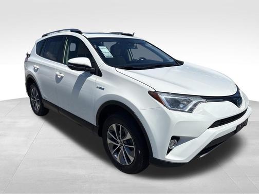 Super White 2018 Toyota RAV4 Hybrid XLE