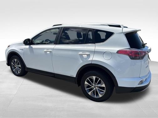 Super White 2018 Toyota RAV4 Hybrid XLE