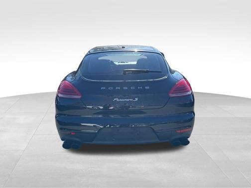 2015 Porsche Panamera S